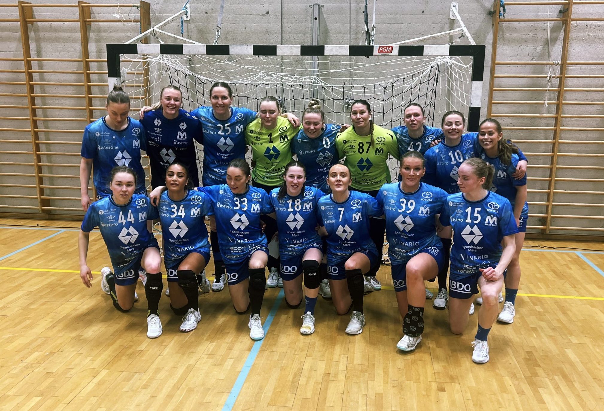 Stor seier for håndballjentan i Fagerlihallen. Foto: Molde HK Elite