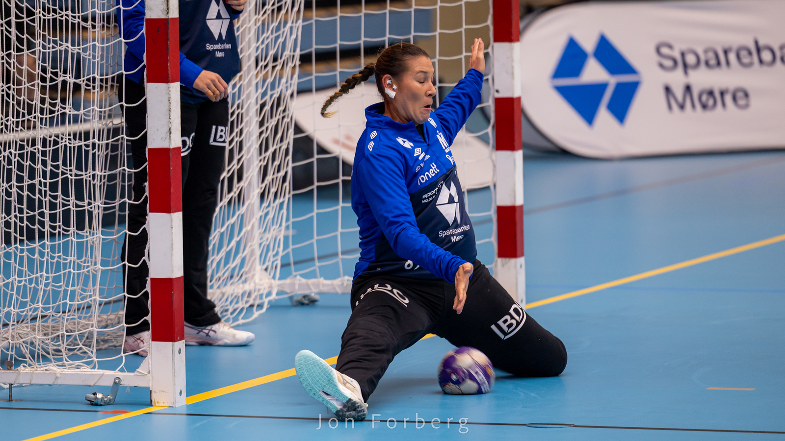 Målvakt Sakura med nok en flott kamp, ble kåret til lagets beste i andre bortekamp på rad. Foto: Jon Forberg